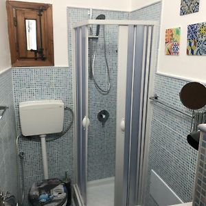 Camera tripla deluxe